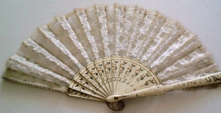 M46M Lace Fan